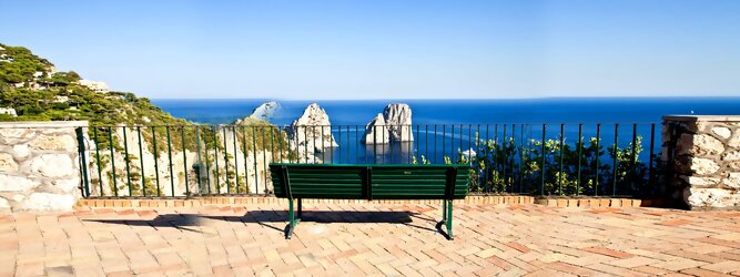 Trip Slowenien Feriendestination - Capri ist eine blühende Insel mit weißen Gebäuden, die einen schönen Kontrast zum tiefen Blau des Meeres bilden. Die durchschnittlichen Frühlings- und Herbsttemperaturen liegen bei etwa 14°-16°C, die besten Reisemonate sind April, Mai, Juni, September und Oktober. Auch in den Wintermonaten sorgt das milde Klima für Wohlbefinden und eine üppige Vegetation. Die beliebtesten Orte für Capri Ferien, locken mit besten Angebote für Hotels und Ferienunterkünfte mit Werbeaktionen, Rabatten, Sonderangebote für Capri Urlaub buchen.